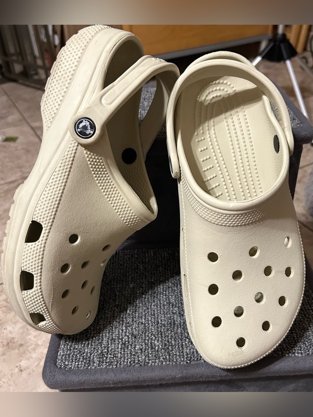 Crocs Classic Cream Comfort Clogs M11 W9